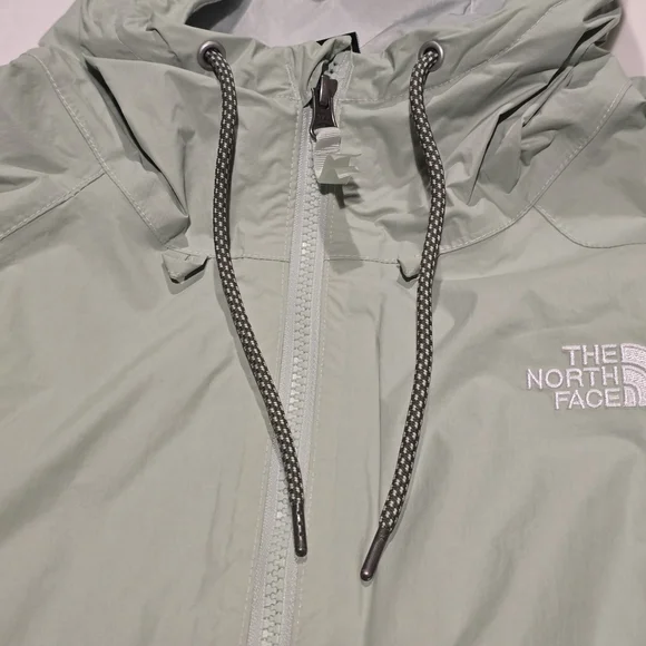 ***SOLD****  The North Face Women's Two-Tone Green Jacket - Picture 5 of 9